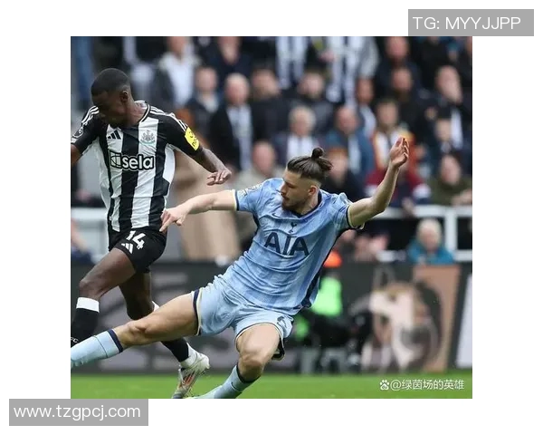 英超纽卡斯尔联队宣布签下意大利前锋,提升进攻实力 英超纽卡斯尔联队宣布签下意大利前锋,提升进攻实力