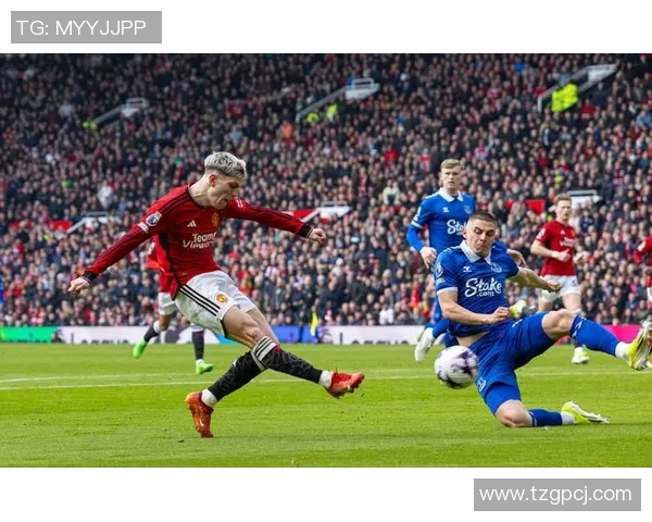 英超激战埃佛顿主场迎战曼联双雄对决引发球迷热议 英超激战埃佛顿主场迎战曼联双雄对决引发球迷热议